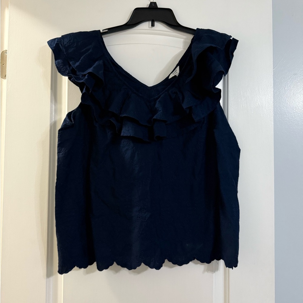 Crown & Ivy Embroidered Flutter Sleeve Top in Navy XL